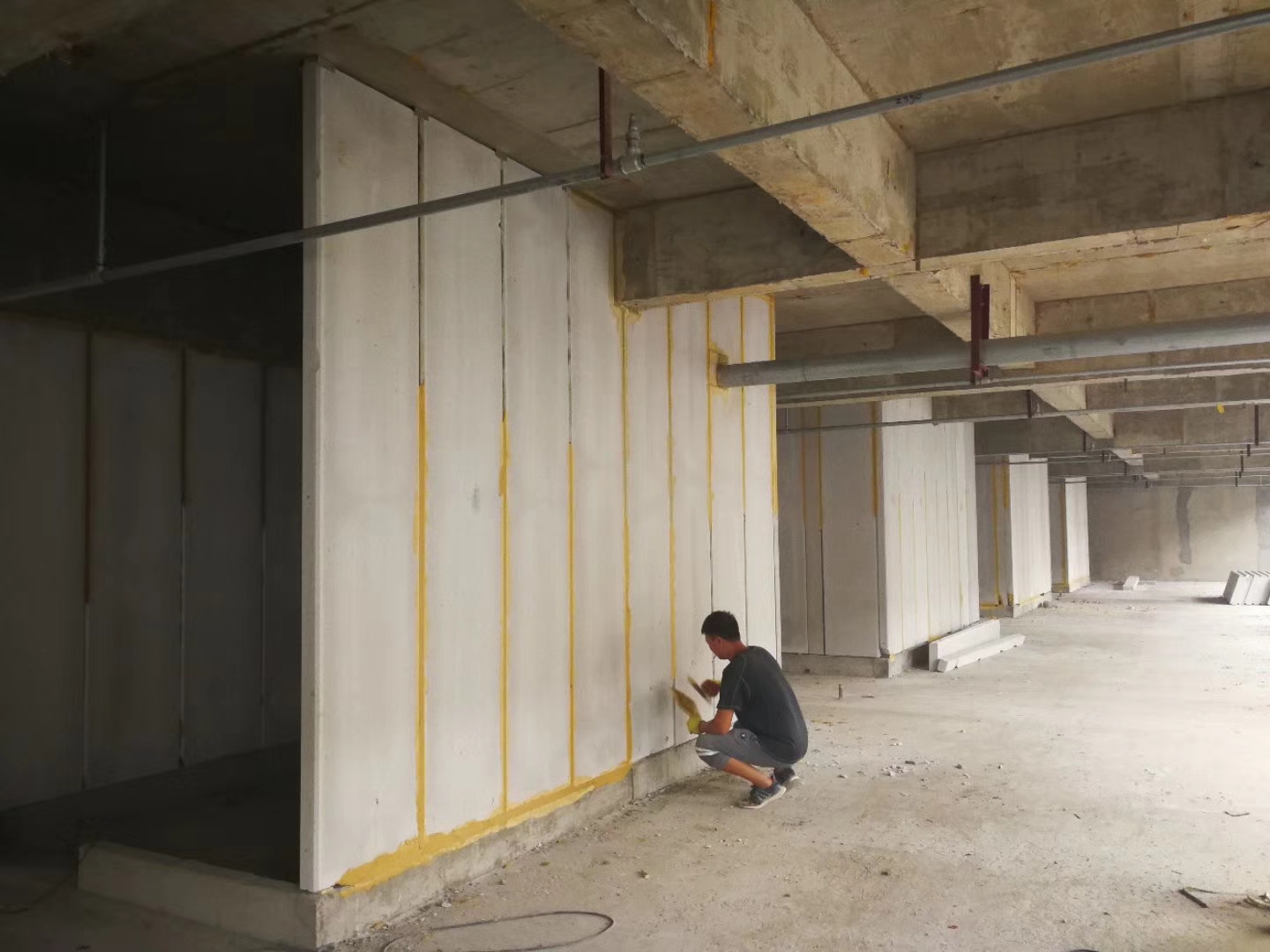 灞桥无机发泡轻骨料混凝土隔墙板施工技术性能研究